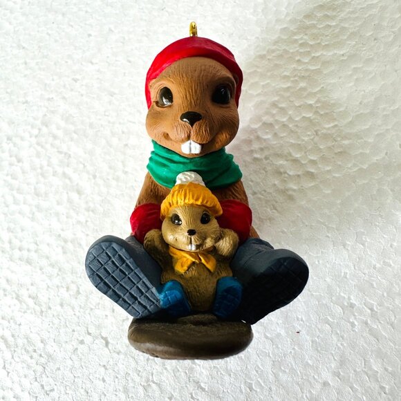 VTG 1992 Hallmark Toboggan Tail Keepsake Ornament Beaver & Baby Sledding Fun - Picture 3 of 13